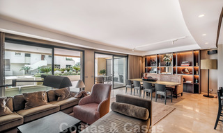 Exclusivo y moderno apartamento en venta con un interior de lujo contemporáneo en Sierra Blanca, Milla de Oro, Marbella 24973 