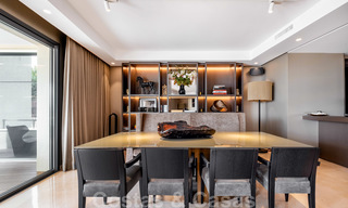 Exclusivo y moderno apartamento en venta con un interior de lujo contemporáneo en Sierra Blanca, Milla de Oro, Marbella 24974 