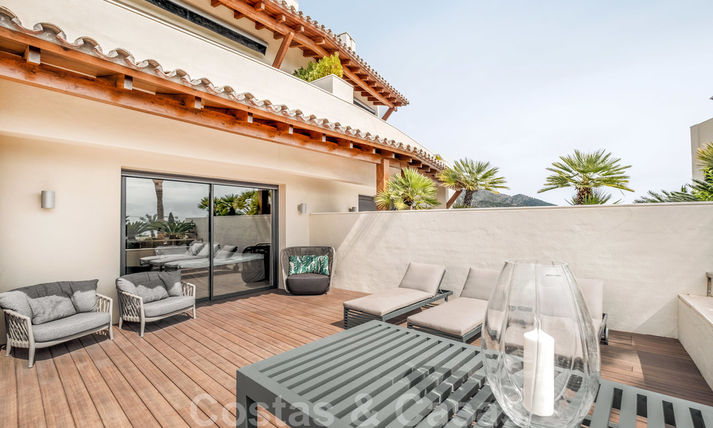 Exclusivo y moderno apartamento en venta con un interior de lujo contemporáneo en Sierra Blanca, Milla de Oro, Marbella 24979