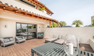 Exclusivo y moderno apartamento en venta con un interior de lujo contemporáneo en Sierra Blanca, Milla de Oro, Marbella 24979 