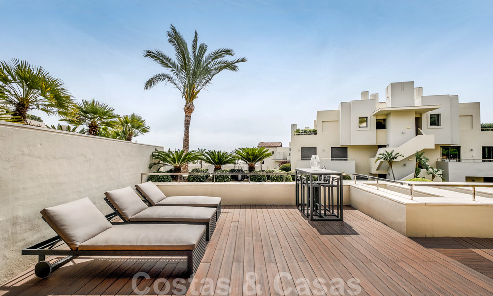 Exclusivo y moderno apartamento en venta con un interior de lujo contemporáneo en Sierra Blanca, Milla de Oro, Marbella 24980