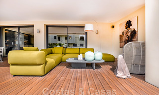 Exclusivo y moderno apartamento en venta con un interior de lujo contemporáneo en Sierra Blanca, Milla de Oro, Marbella 24982 
