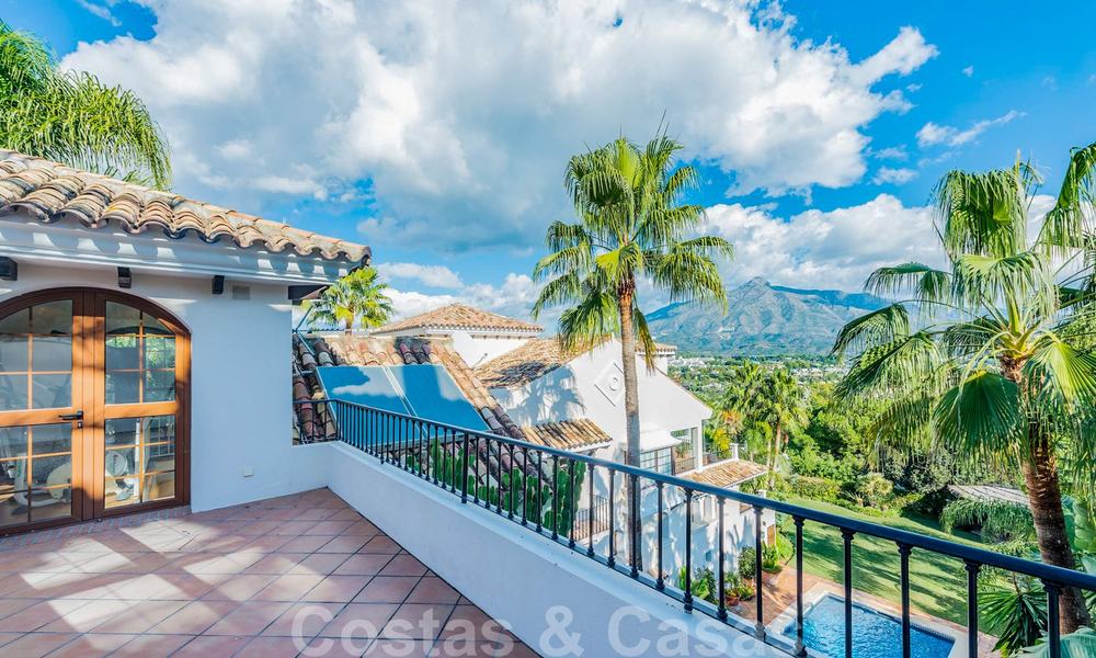 Gran villa de lujo en venta con impresionantes vistas panorámicas sobre el valle del golf, las montañas y el mar Mediterráneo en Nueva Andalucía, Marbella 24996