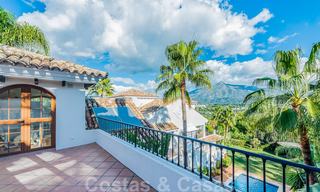 Gran villa de lujo en venta con impresionantes vistas panorámicas sobre el valle del golf, las montañas y el mar Mediterráneo en Nueva Andalucía, Marbella 24996 