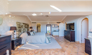 Gran villa de lujo en venta con impresionantes vistas panorámicas sobre el valle del golf, las montañas y el mar Mediterráneo en Nueva Andalucía, Marbella 25000 