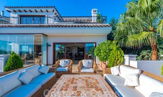 Gran villa de lujo en venta con impresionantes vistas panorámicas sobre el valle del golf, las montañas y el mar Mediterráneo en Nueva Andalucía, Marbella 25015 