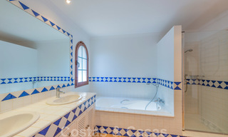 Gran villa de lujo en venta con impresionantes vistas panorámicas sobre el valle del golf, las montañas y el mar Mediterráneo en Nueva Andalucía, Marbella 25061 