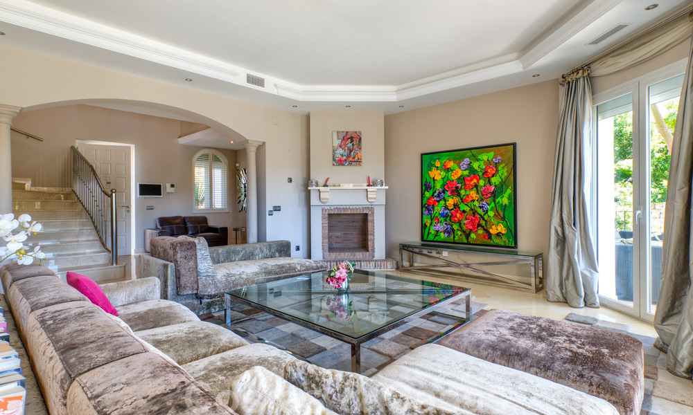 Villa independiente de estilo clásico en venta en la codiciada Nueva Andalucía, Marbella 25079
