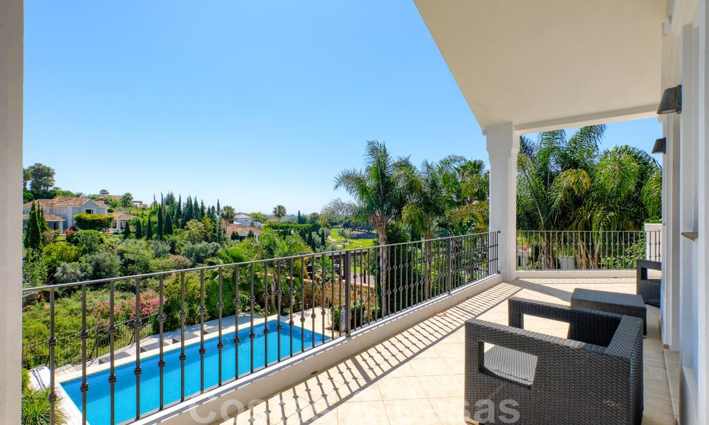 Villa independiente de estilo clásico en venta en la codiciada Nueva Andalucía, Marbella 25086