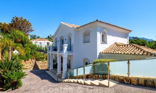 Villa independiente de estilo clásico en venta en la codiciada Nueva Andalucía, Marbella 25090 