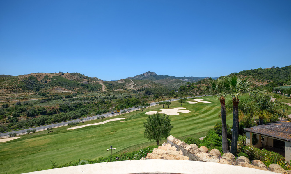 Amplio apartamentos de lujo con una gran terraza y vistas panorámicas, en un elegante complejo rodeado de un campo de golf en Marbella - Benahavis 25161