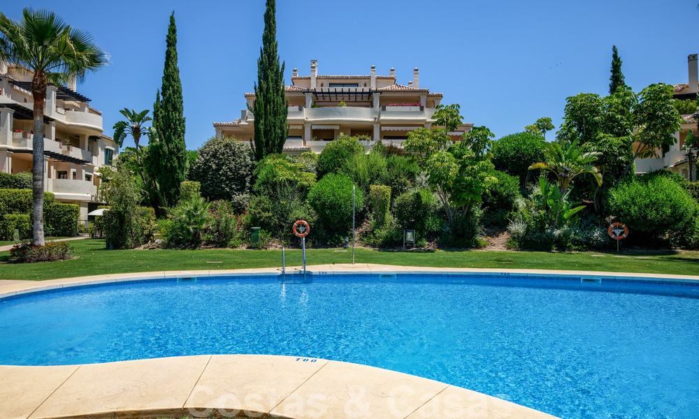 Amplio apartamentos de lujo con una gran terraza y vistas panorámicas, en un elegante complejo rodeado de un campo de golf en Marbella - Benahavis 25167