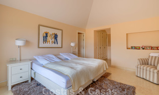 Amplio apartamentos de lujo con una gran terraza y vistas panorámicas, en un elegante complejo rodeado de un campo de golf en Marbella - Benahavis 25184 
