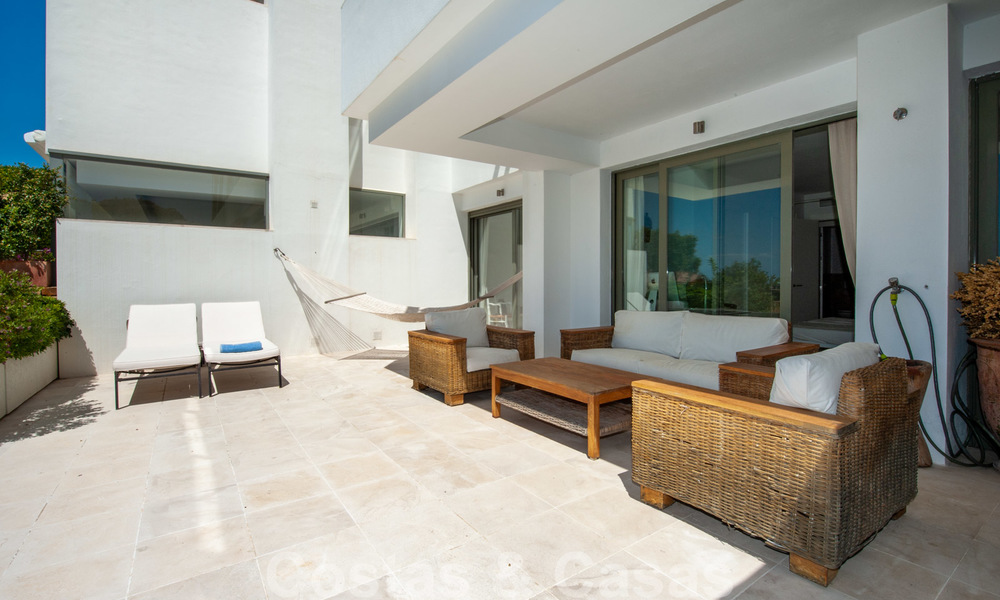 Moderno apartamento en primera línea de golf con preciosas vistas al golf y al mar en venta en Los Flamingos Golf en Marbella - Benahavis 25126