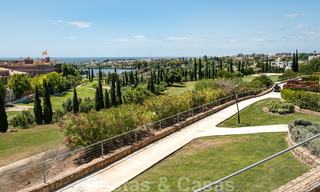Moderno apartamento en primera línea de golf con preciosas vistas al golf y al mar en venta en Los Flamingos Golf en Marbella - Benahavis 25134 