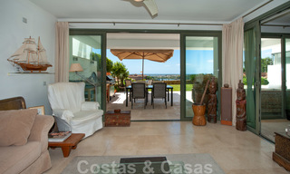 Moderno apartamento en primera línea de golf con preciosas vistas al golf y al mar en venta en Los Flamingos Golf en Marbella - Benahavis 25144 