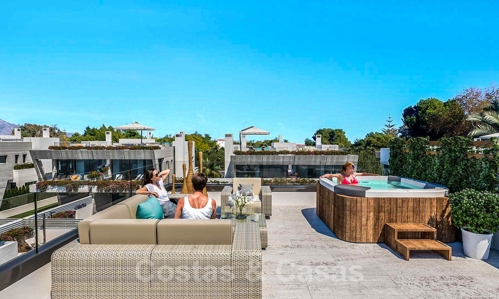 Se venden modernas villas adosadas a 300 metros de la playa - Puerto Banús, Marbella 25110