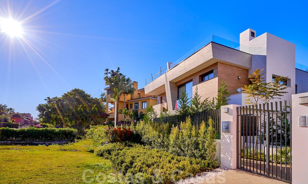 Se venden modernas villas adosadas a 300 metros de la playa - Puerto Banús, Marbella 31645