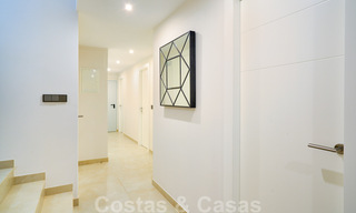 Se venden modernas villas adosadas a 300 metros de la playa - Puerto Banús, Marbella 31649 