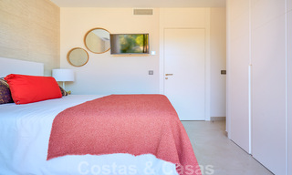 Se venden modernas villas adosadas a 300 metros de la playa - Puerto Banús, Marbella 31653 