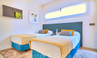 Se venden modernas villas adosadas a 300 metros de la playa - Puerto Banús, Marbella 31656 