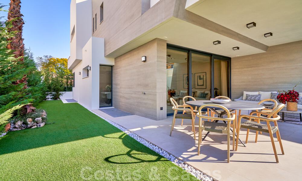 Se venden modernas villas adosadas a 300 metros de la playa - Puerto Banús, Marbella 31672