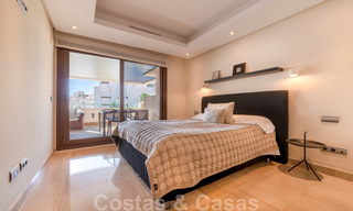 Moderno apartamento en venta en un complejo de primera línea de playa, con vistas al mar, entre Marbella y Estepona 25631 
