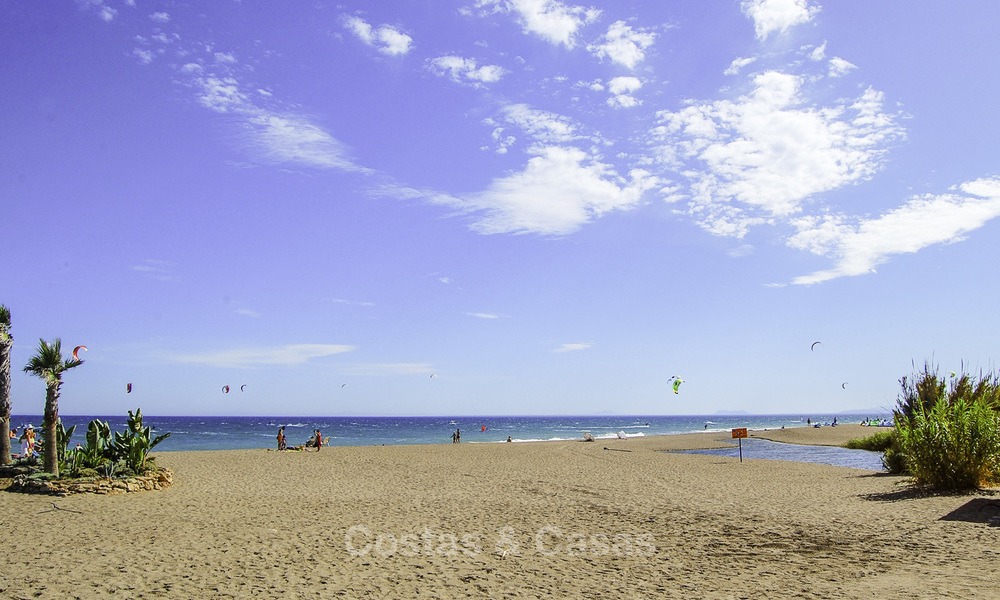 Apartamentos de lujo en venta en primera línea de playa, Marbella - Estepona 13760
