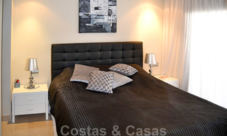 Moderno apartamento con vistas al mar en venta, en un complejo de playa en primera línea, entre Marbella y Estepona 25733 