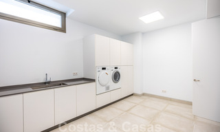 Villa de lujo ultramoderna, lista para entrar a vivir, en venta con vistas al mar en Marbella - Benahavis 35682 