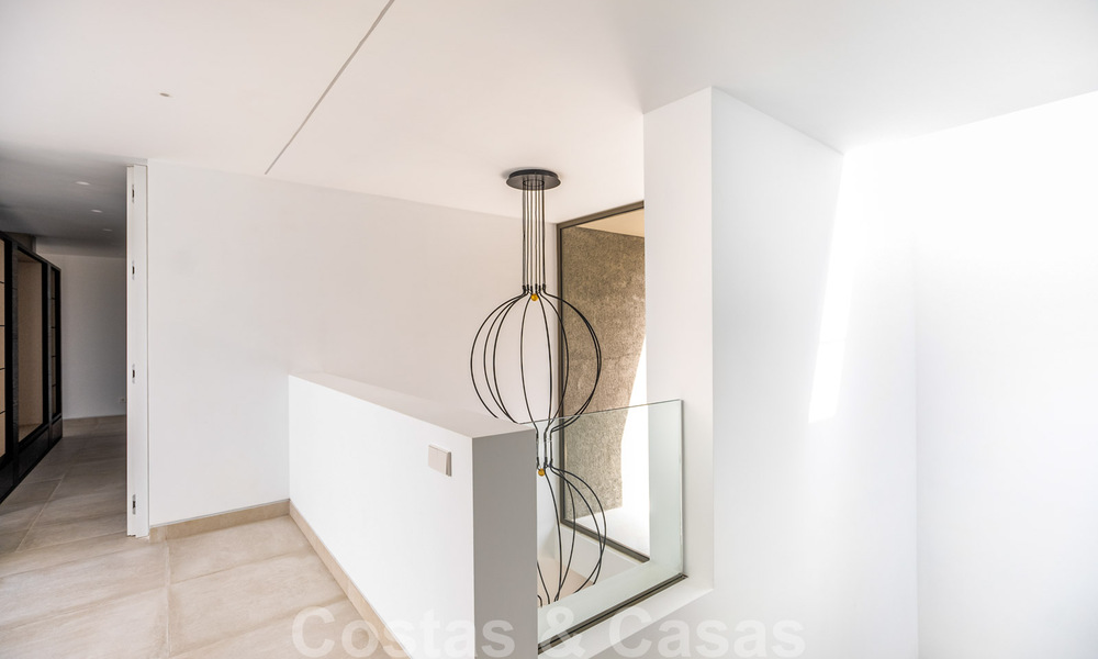 Villa de lujo ultramoderna, lista para entrar a vivir, en venta con vistas al mar en Marbella - Benahavis 35687