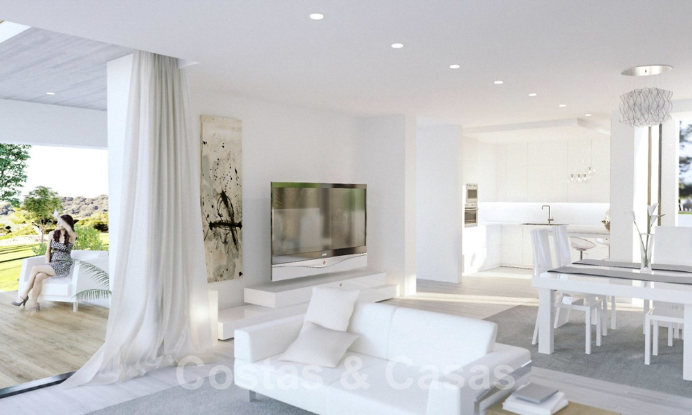 En venta modernas villas contemporáneas en construcción, directamente en el campo de golf situado en Marbella - Estepona 25980