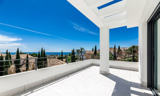 Moderna villa con vistas al mar en venta en Los Flamingos Golf en Marbella - Benahavis. Precio reducido. 26002 