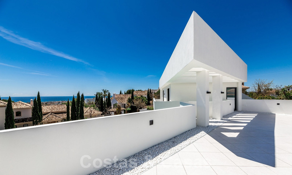 Moderna villa con vistas al mar en venta en Los Flamingos Golf en Marbella - Benahavis. Precio reducido. 26004