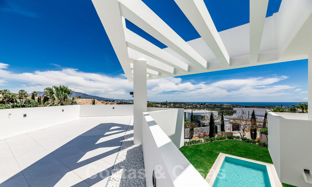 Moderna villa con vistas al mar en venta en Los Flamingos Golf en Marbella - Benahavis. Precio reducido. 26011