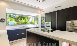 Moderna villa con vistas panorámicas al golf y al mar en venta en Los Flamingos Golf en Marbella - Benahavis 26023 