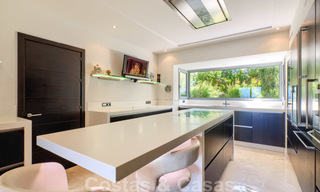 Moderna villa con vistas panorámicas al golf y al mar en venta en Los Flamingos Golf en Marbella - Benahavis 26024 