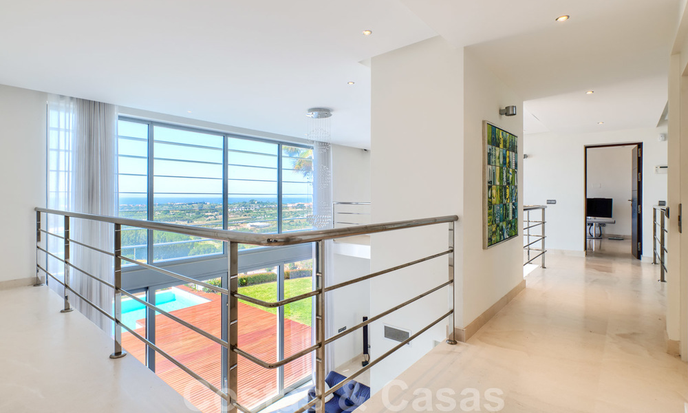 Moderna villa con vistas panorámicas al golf y al mar en venta en Los Flamingos Golf en Marbella - Benahavis 26044
