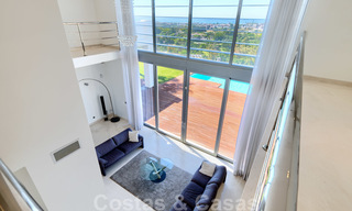 Moderna villa con vistas panorámicas al golf y al mar en venta en Los Flamingos Golf en Marbella - Benahavis 26046 