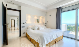Moderna villa con vistas panorámicas al golf y al mar en venta en Los Flamingos Golf en Marbella - Benahavis 26049 
