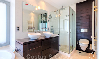 Moderna villa con vistas panorámicas al golf y al mar en venta en Los Flamingos Golf en Marbella - Benahavis 26050 