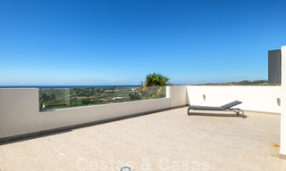 Moderna villa con vistas panorámicas al golf y al mar en venta en Los Flamingos Golf en Marbella - Benahavis 26052 