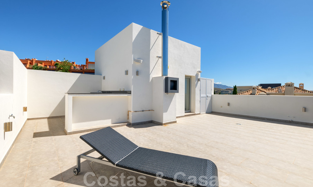 Moderna villa con vistas panorámicas al golf y al mar en venta en Los Flamingos Golf en Marbella - Benahavis 26054