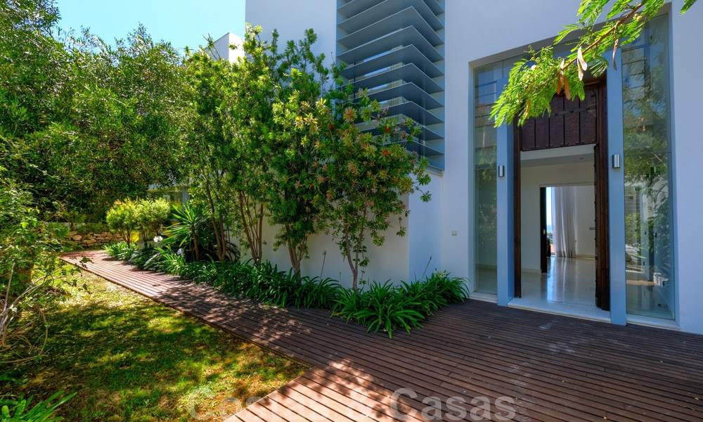 Moderna villa con vistas panorámicas al golf y al mar en venta en Los Flamingos Golf en Marbella - Benahavis 26057