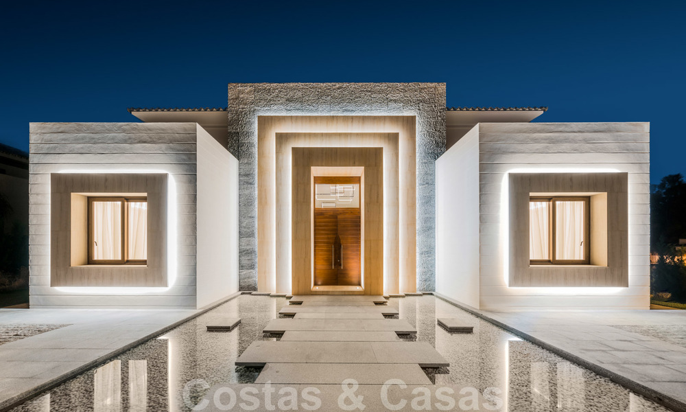 Moderna villa de playa lista para mudarse en venta, en la prestigiosa Guadalmina Baja en Marbella. 26066