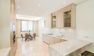 Moderna villa de playa lista para mudarse en venta, en la prestigiosa Guadalmina Baja en Marbella. 26076 