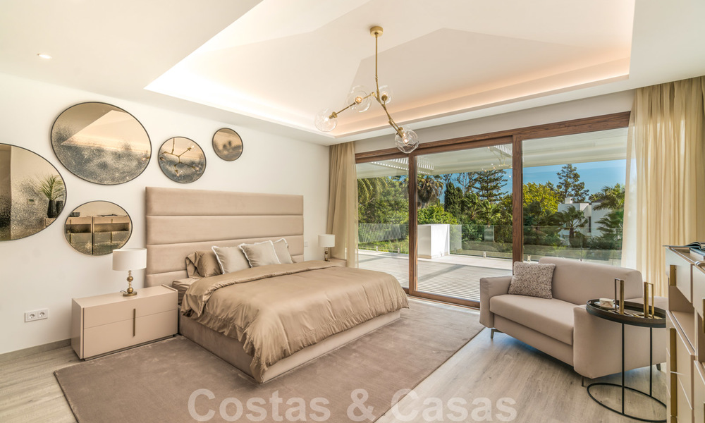 Moderna villa de playa lista para mudarse en venta, en la prestigiosa Guadalmina Baja en Marbella. 26082