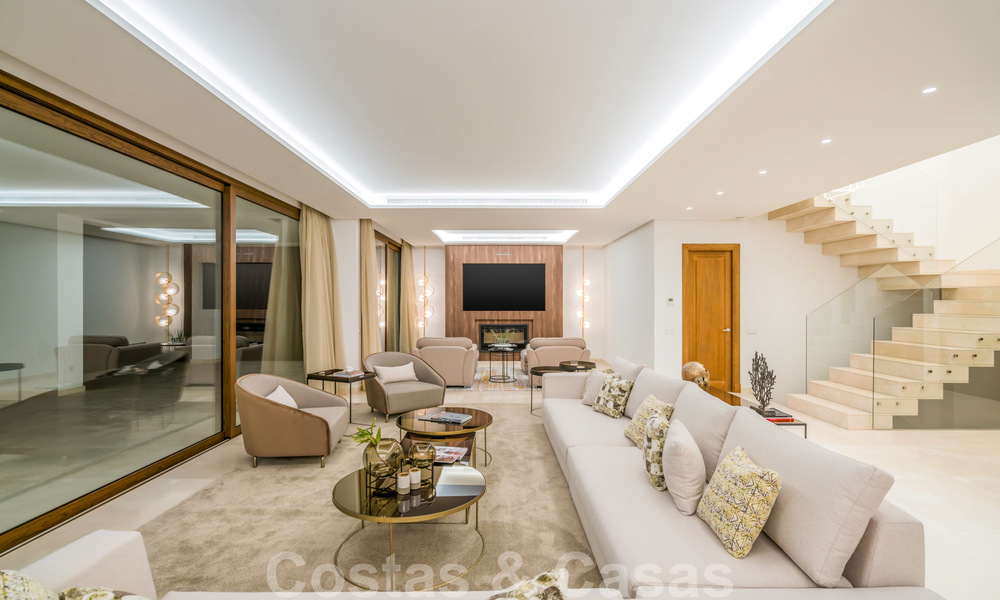 Moderna villa de playa lista para mudarse en venta, en la prestigiosa Guadalmina Baja en Marbella. 26094