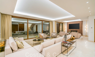 Moderna villa de playa lista para mudarse en venta, en la prestigiosa Guadalmina Baja en Marbella. 26096 