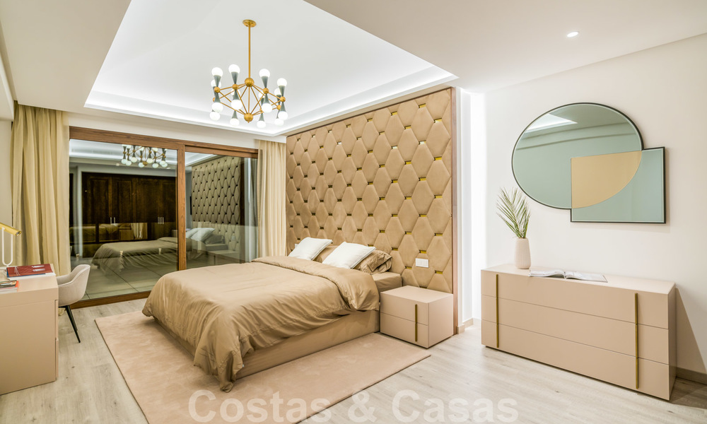 Moderna villa de playa lista para mudarse en venta, en la prestigiosa Guadalmina Baja en Marbella. 26098